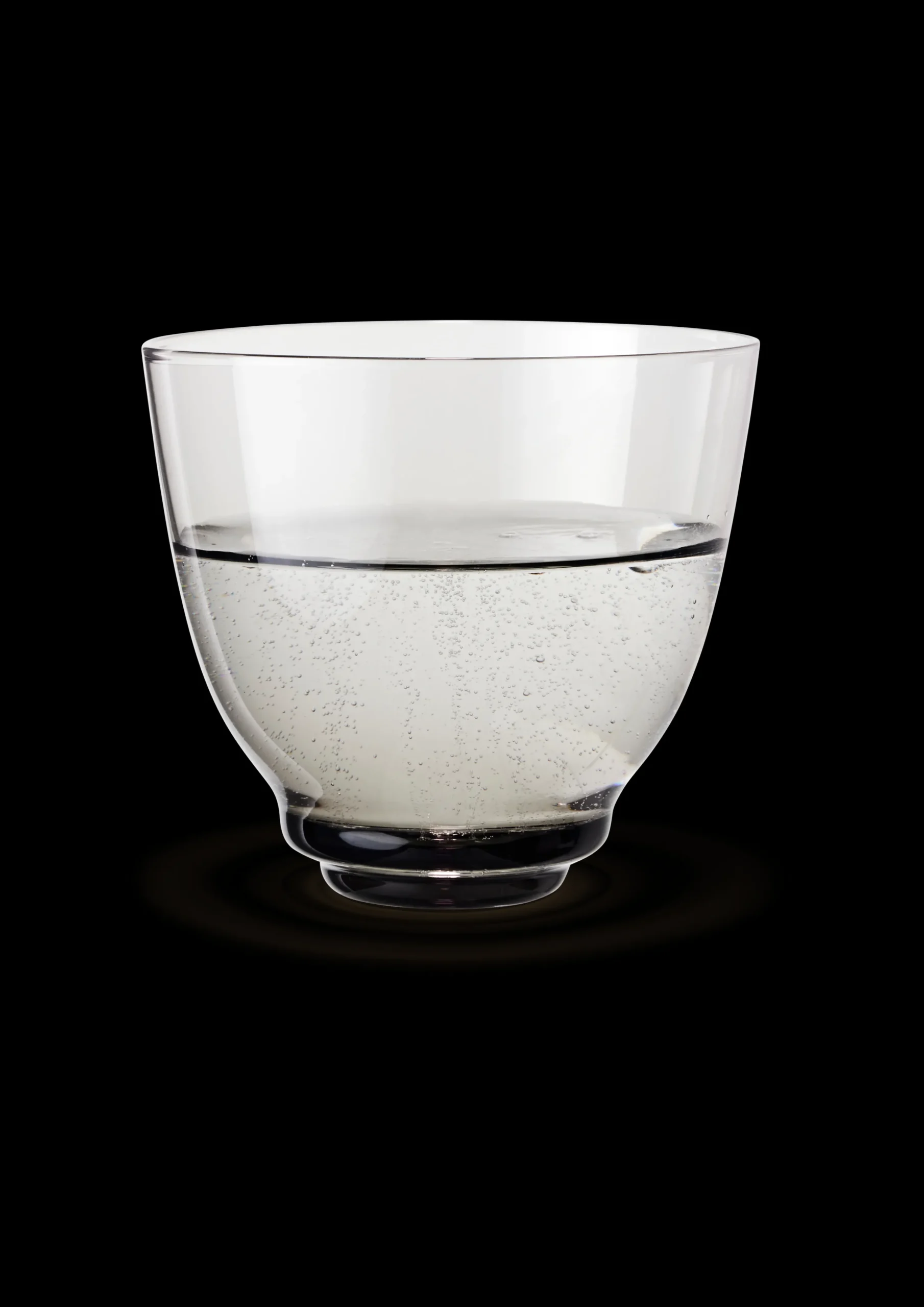 Holmegaard Vannglass*Flow Vannglass 35 cl smoke - Kjøp her
