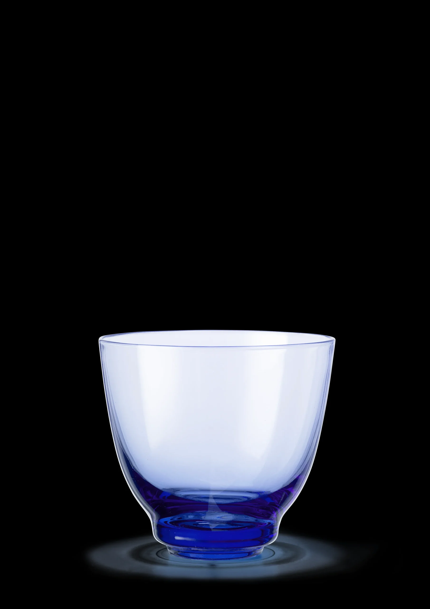 Holmegaard Vannglass*Flow Vannglass 35 cl mørk blå - Kjøp nå