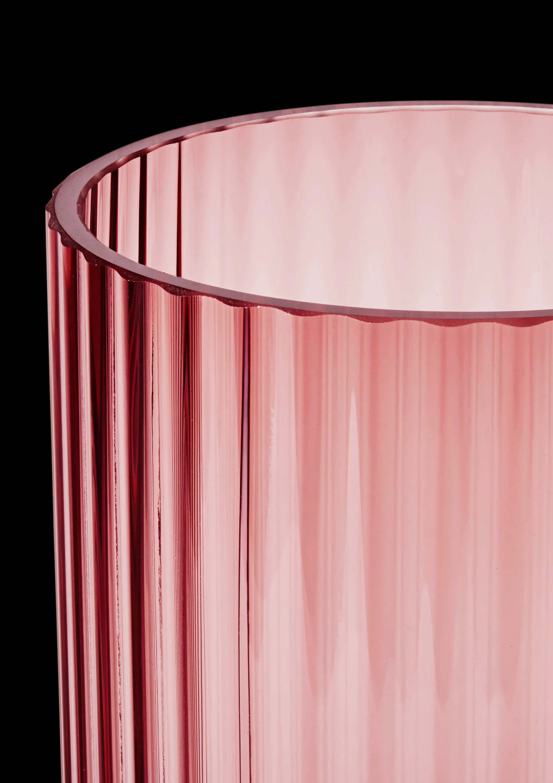 Lyngby Porcelæn Vaser Og Urtepotteskjulere*Lyngby Vase H20.5 burgundy munnblåst glass