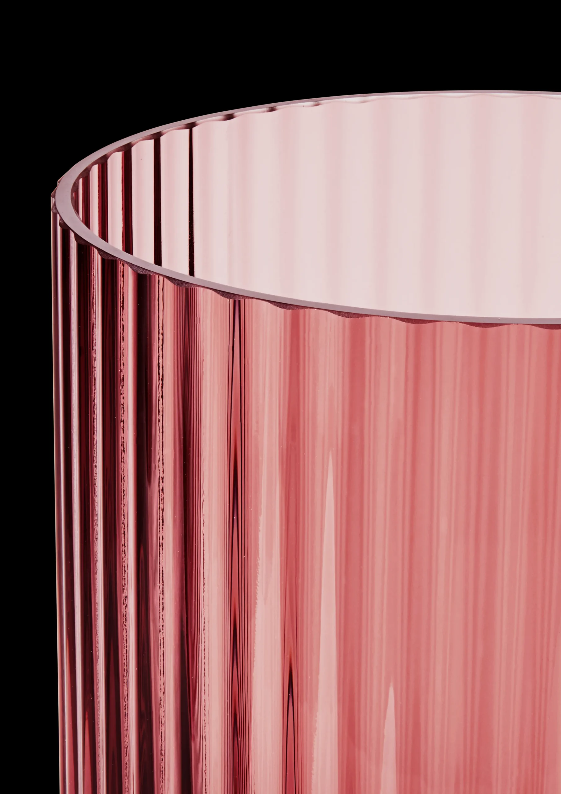 Lyngby Porcelæn Vaser Og Urtepotteskjulere*Lyngby Vase H25 burgundy munnblåst glass
