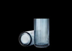 Lyngby Porcelæn Vaser Og Urtepotteskjulere*Lyngby Vase H15.5 blue munnblåst glass